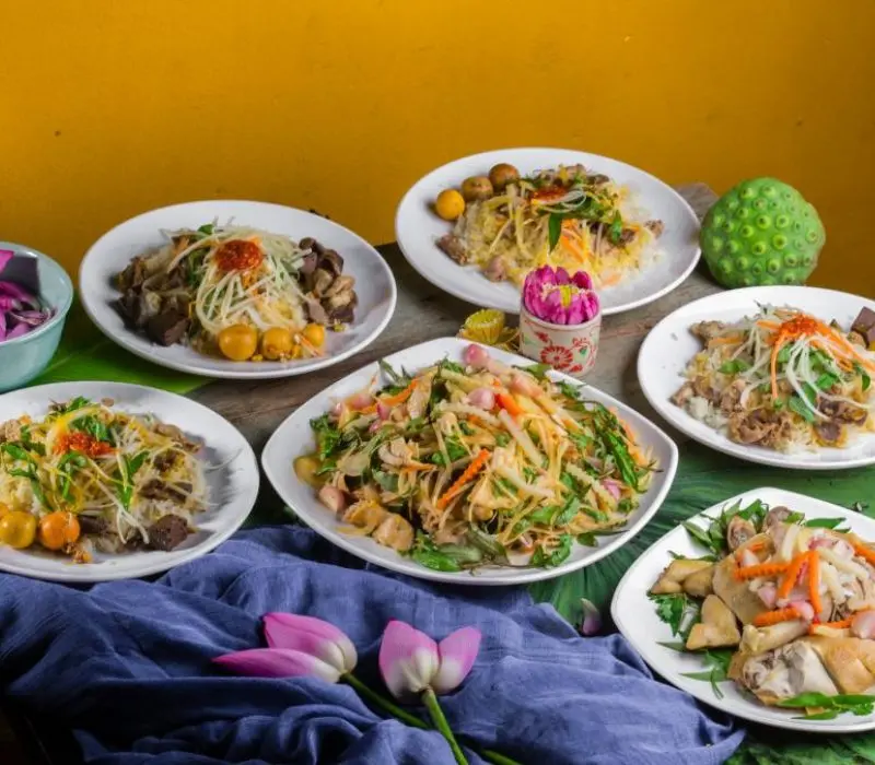 Truy tìm 10 quán cơm gà Hội An nức tiếng xa gần, đậm đà hương vị Hội phố
