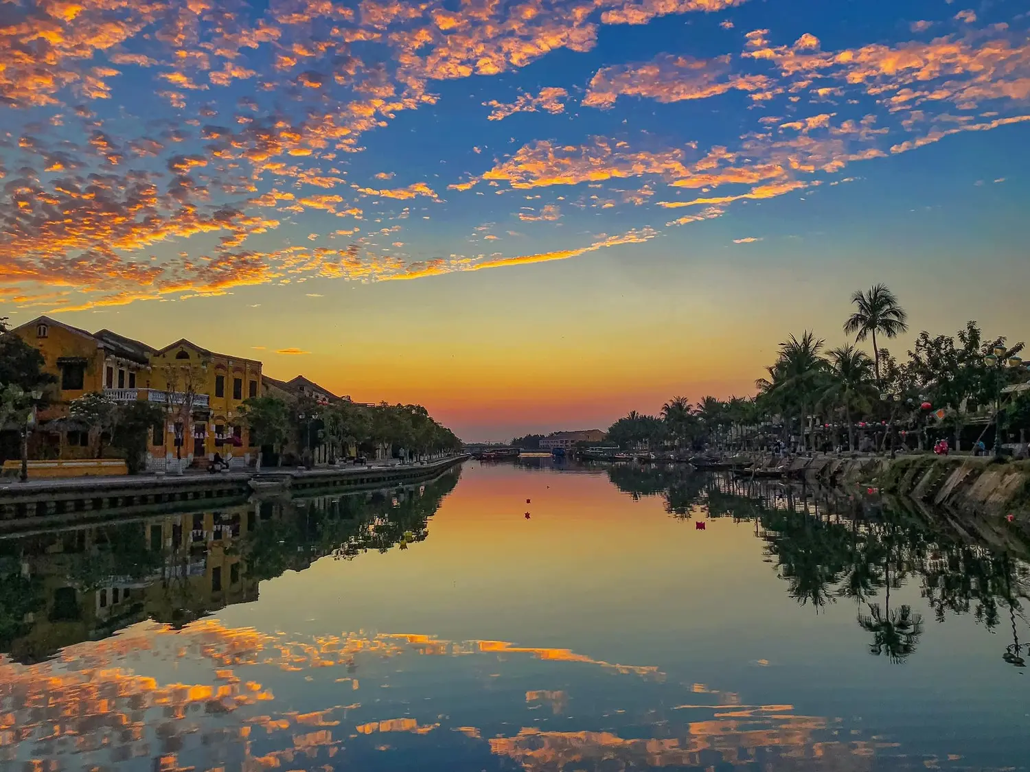 B&igrave;nh minh ở Hội An, khoảng kh&ocirc;ng gian rực m&agrave;u phố cổ 6