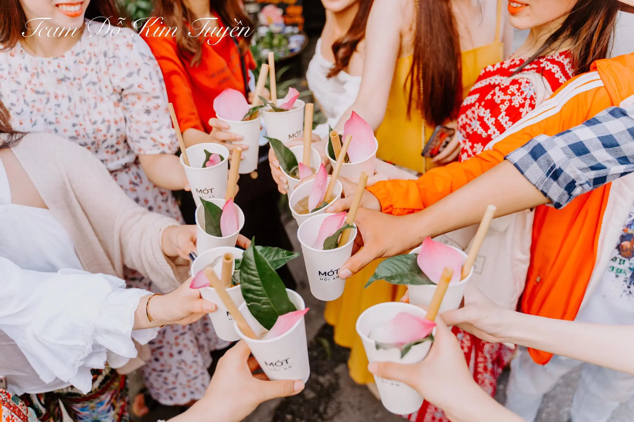 Cùng bạn Đỗ Kim Tuyền và hội bạn check in phố cổ Hội An rực rỡ sắc màu 8