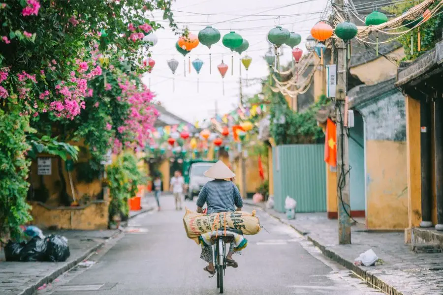Lang thang Hội An v&agrave; kh&aacute;m ph&aacute; bức tranh rực rỡ xứ thương cảng 6