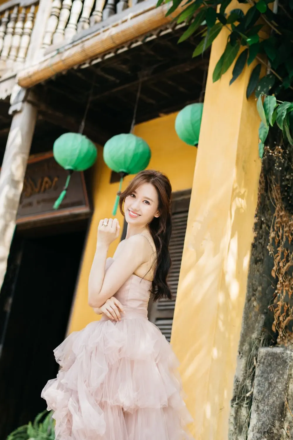 Phố cổ Hội An đẹp thơ mộng v&agrave; cổ k&iacute;nh qua thước ảnh của Hari Won 7