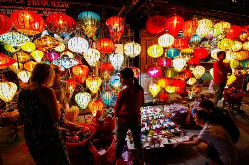Phố cổ Hội An về đ&ecirc;m c&oacute; g&igrave;? Top 10 trải nghiệm đ&aacute;ng gi&aacute; nhất 3