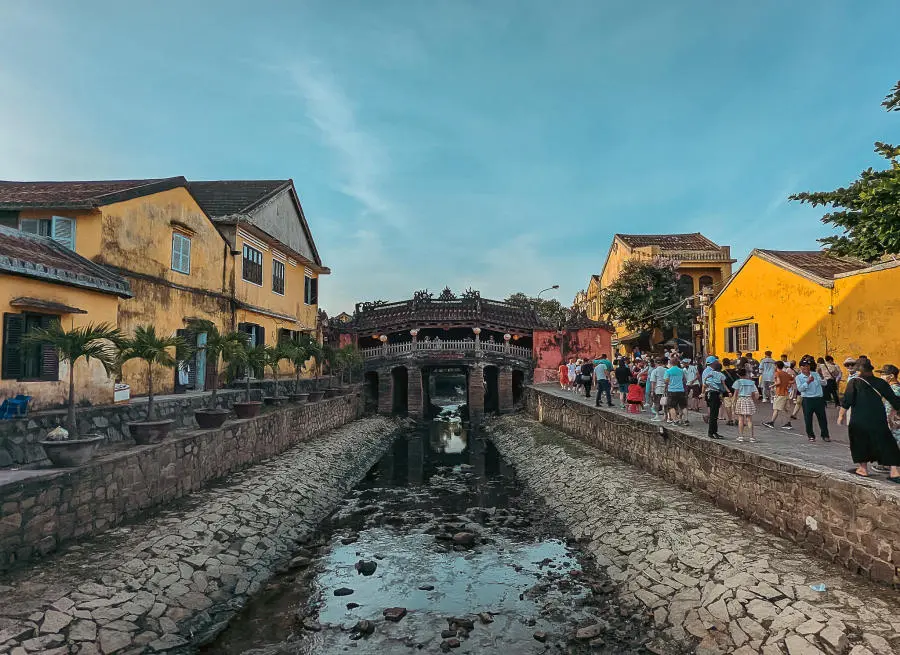 Review Hội An cổ k&iacute;nh với lối kiến tr&uacute;c đ&atilde; đi c&ugrave;ng năm th&aacute;ng 11