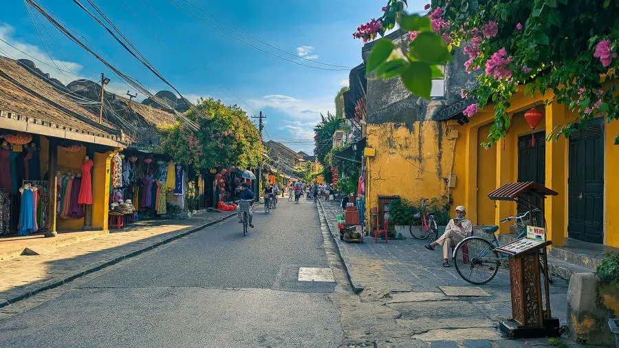 Review Hội An cổ k&iacute;nh với lối kiến tr&uacute;c đ&atilde; đi c&ugrave;ng năm th&aacute;ng 6