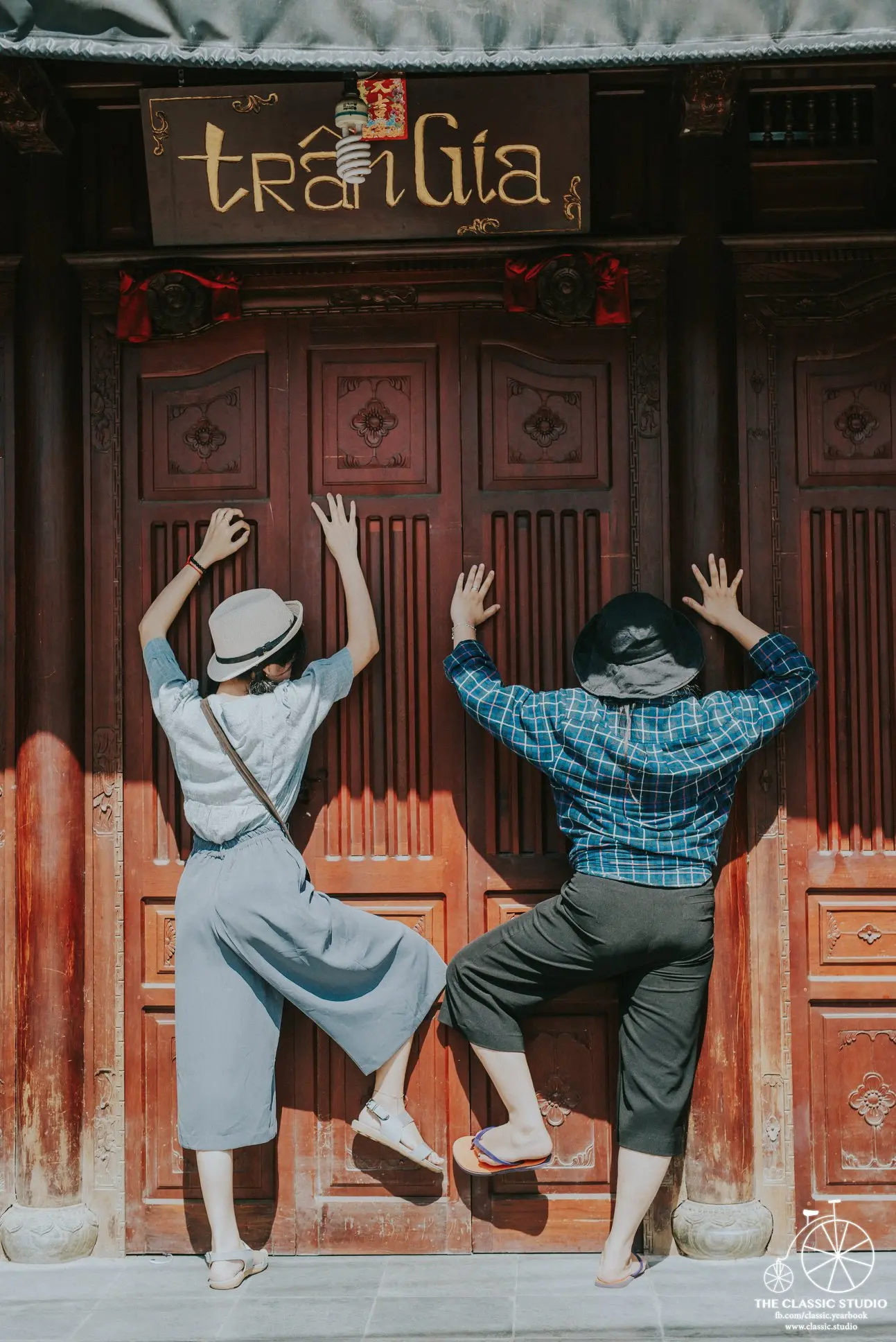 Si&ecirc;u ấn tượng bộ ảnh kỷ yếu của học sinh trường THPT Trần Qu&yacute; C&aacute;p về Hội An thời bao cấp 6