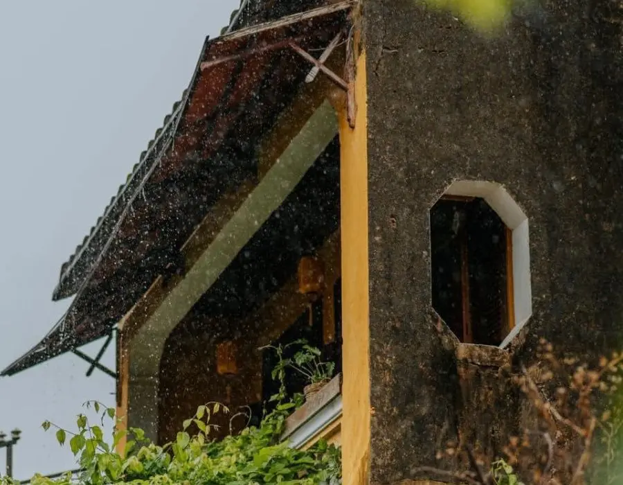 Trải nghiệm m&ugrave;a mưa tr&ecirc;n phố cổ Hội An cực l&atilde;ng mạn 4