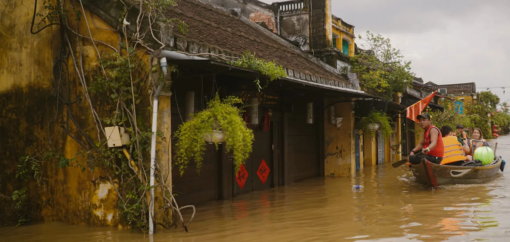 Hội An mùa nước lên, vẻ đẹp trầm lắng giữa thử thách từ thiên nhiên