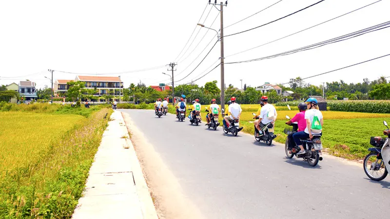 Nửa ng&agrave;y l&agrave; đủ để kh&aacute;m ph&aacute; l&agrave;ng qu&ecirc; Hội An bằng xe m&aacute;y 2