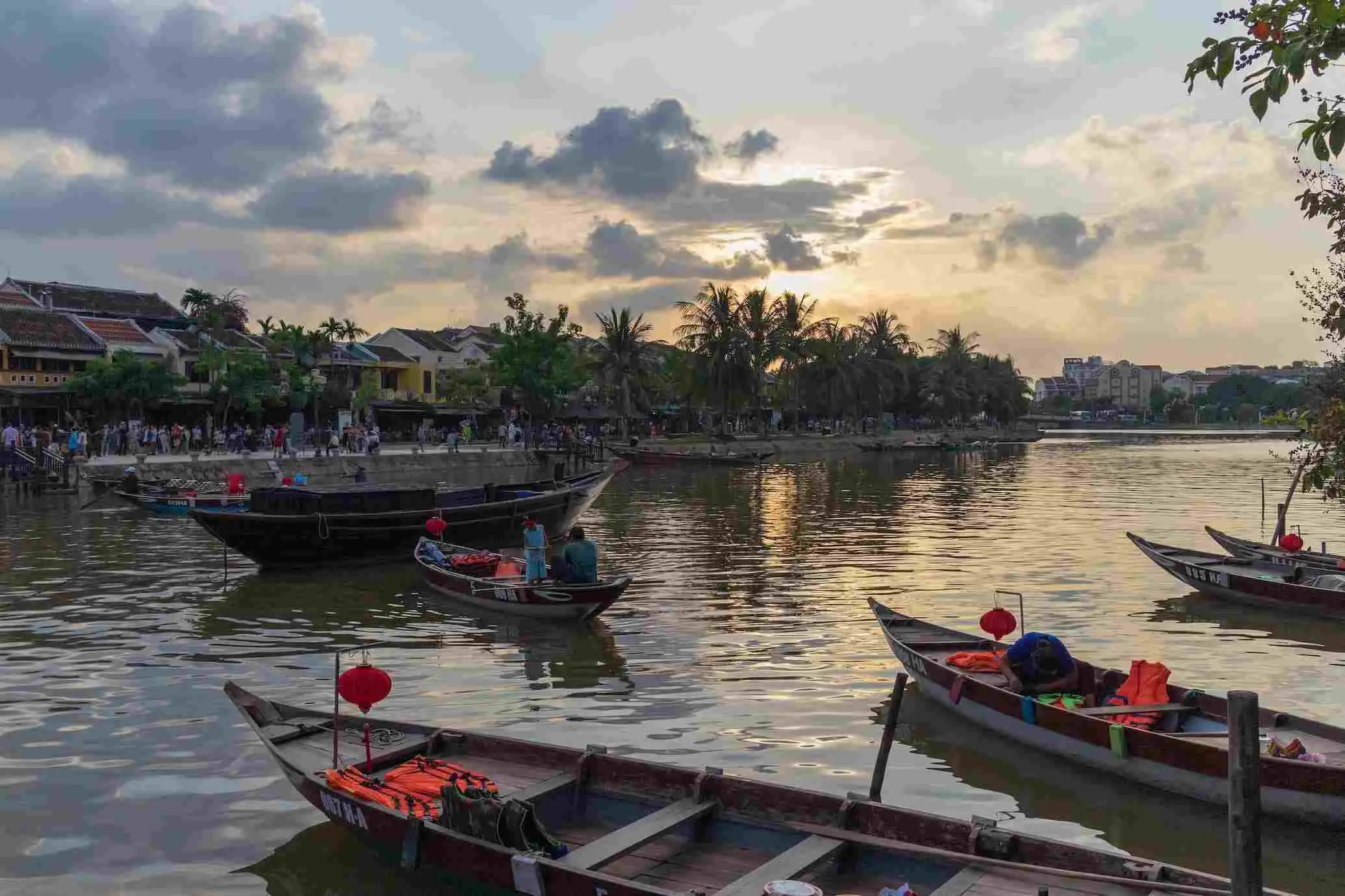 Trải nghiệm đi thuyền tr&ecirc;n s&ocirc;ng Thu Bồn si&ecirc;u th&uacute; vị 4