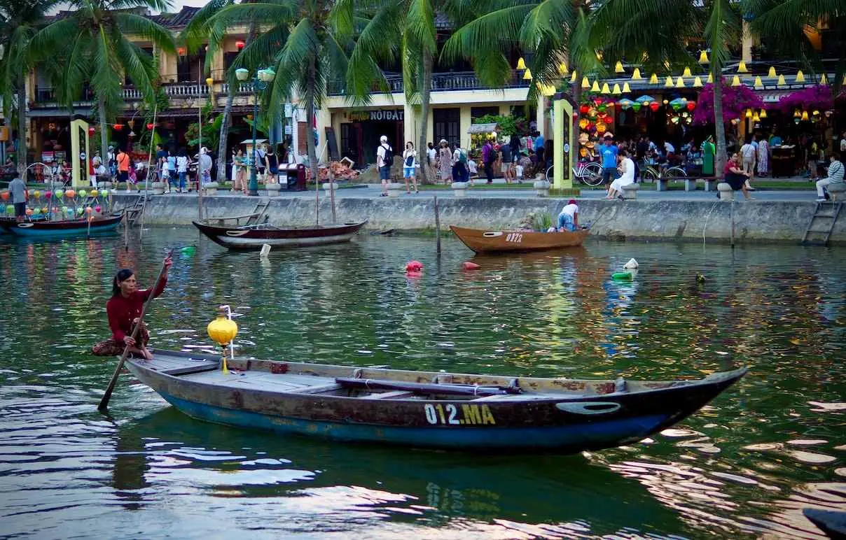 Trải nghiệm đi thuyền tr&ecirc;n s&ocirc;ng Thu Bồn si&ecirc;u th&uacute; vị 6