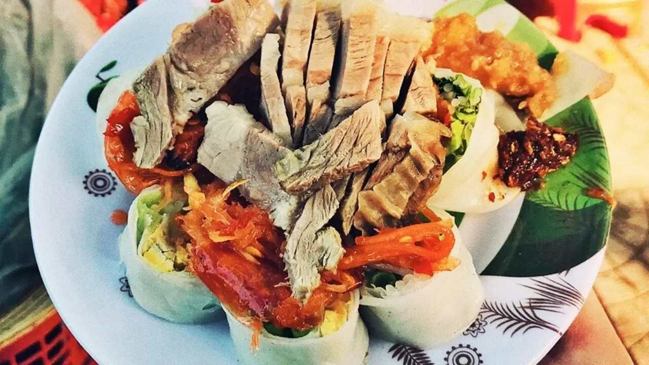 Bánh cuốn tôm chua - Mỹ vị của cung đình Huế trong món ăn dân dã, bình dị