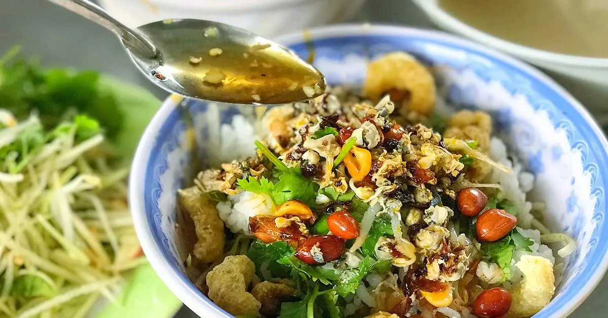Cơm hến - Từ món ăn nhà nghèo đến tinh hoa ẩm thực xứ Huế