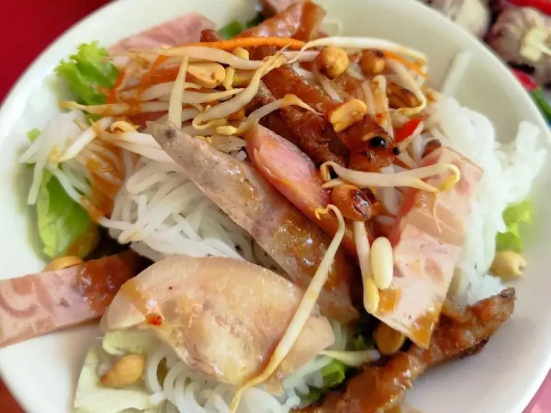 10 qu&aacute;n b&uacute;n mắm n&ecirc;m Huế ngon đ&uacute;ng vị, d&acirc;n địa phương hay gh&eacute; 7