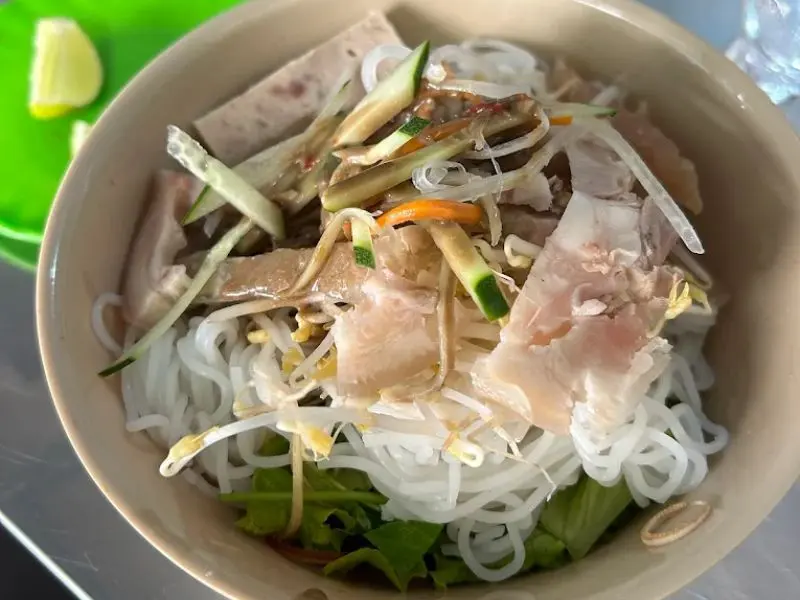 10 qu&aacute;n b&uacute;n mắm n&ecirc;m Huế ngon đ&uacute;ng vị, d&acirc;n địa phương hay gh&eacute; 8