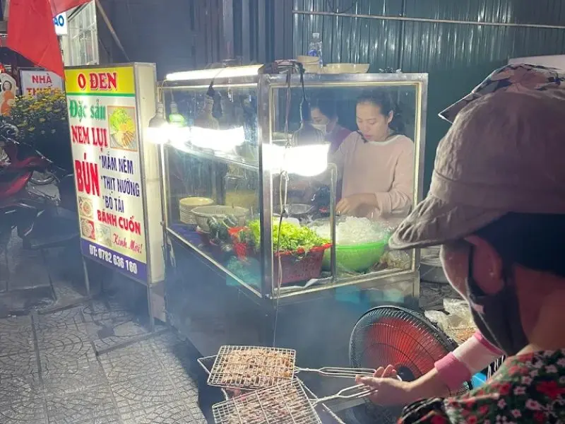 10 qu&aacute;n b&uacute;n mắm n&ecirc;m Huế ngon đ&uacute;ng vị, d&acirc;n địa phương hay gh&eacute; 9