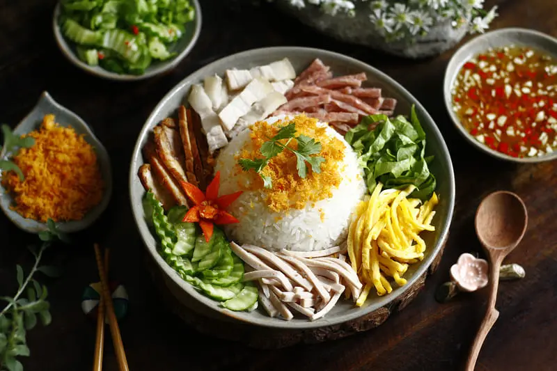 Ăn g&igrave; ở Huế? Kh&aacute;m ph&aacute; danh s&aacute;ch đặc sản th&uacute; vị ở v&ugrave;ng đất cố đ&ocirc; 10