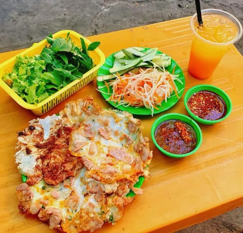 Ăn g&igrave; ở Huế? Kh&aacute;m ph&aacute; danh s&aacute;ch đặc sản th&uacute; vị ở v&ugrave;ng đất cố đ&ocirc; 9