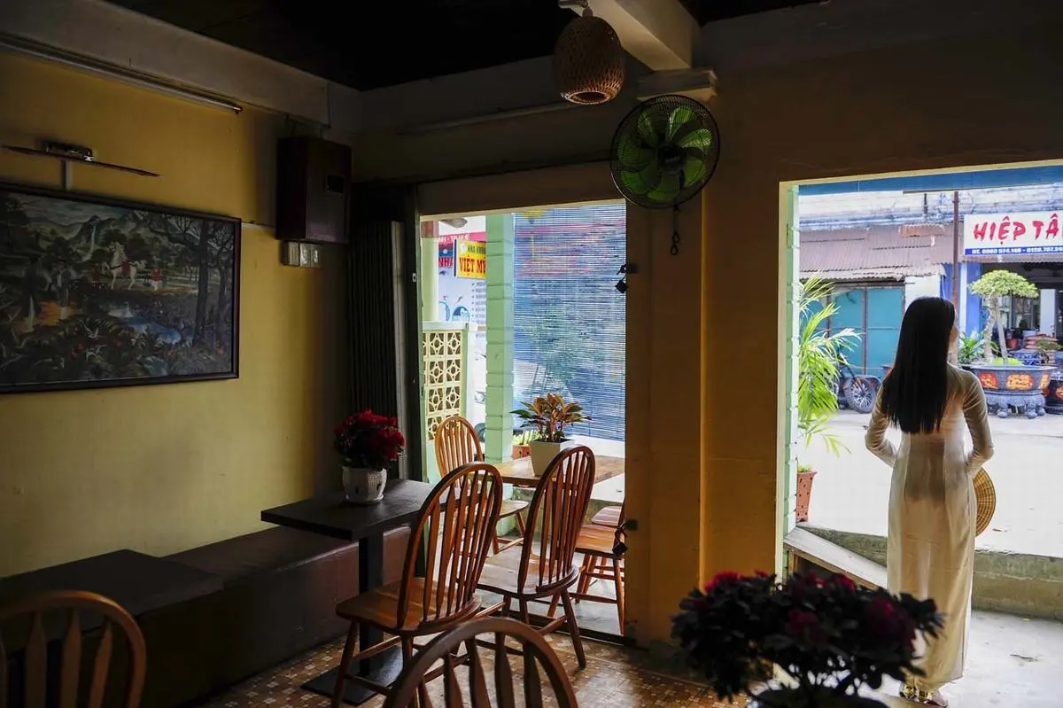 Bạn đ&atilde; gh&eacute; qua qu&aacute;n cafe nổi tiếng phố cổ Bao Vinh Huế chưa? 4