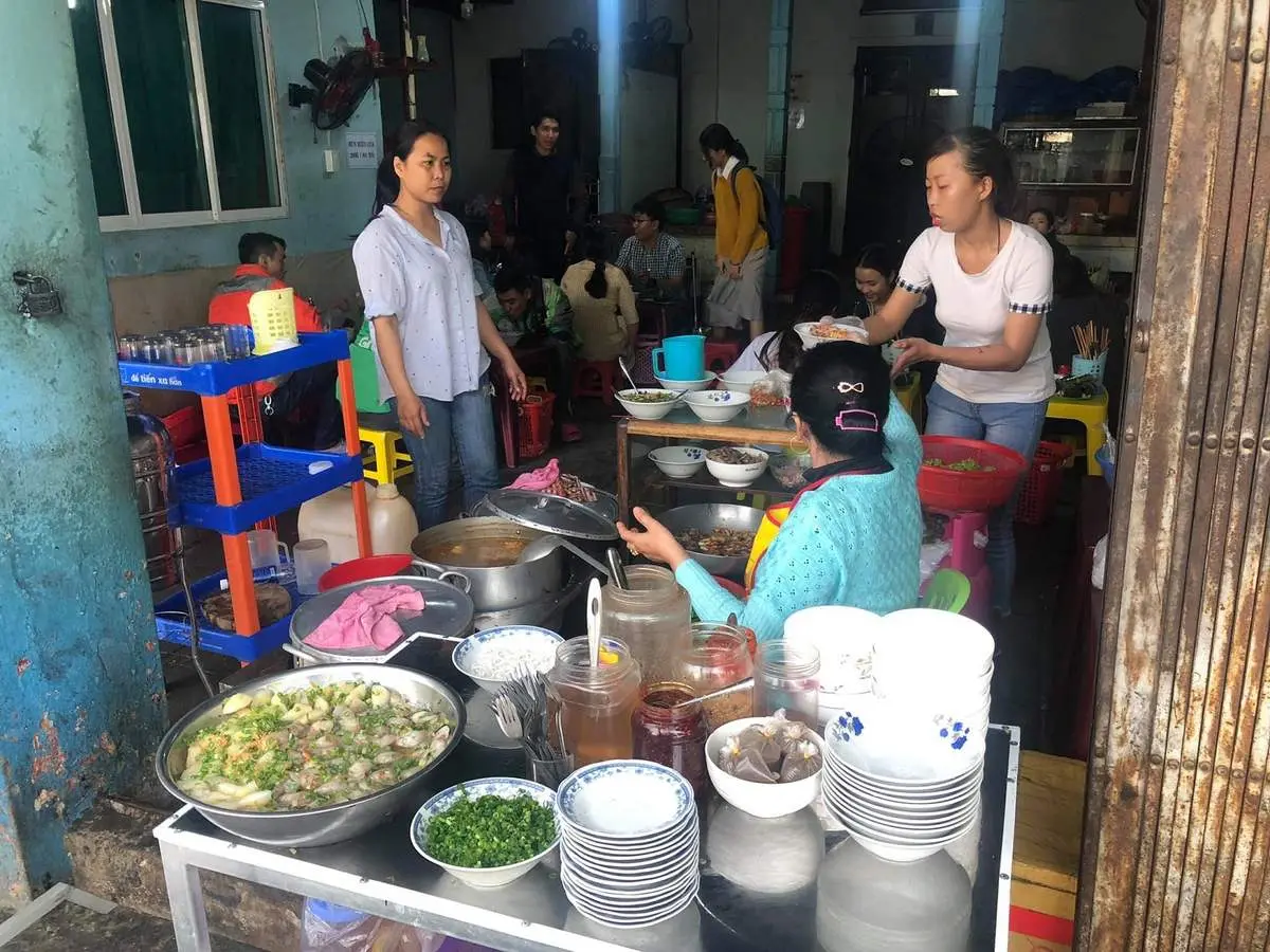B&aacute;nh canh c&aacute; l&oacute;c B&agrave; Triệu Huế - M&oacute;n ngon kh&oacute; cưỡng được tạo n&ecirc;n từ c&aacute;i t&acirc;m v&agrave; c&aacute;i t&igrave;nh 4