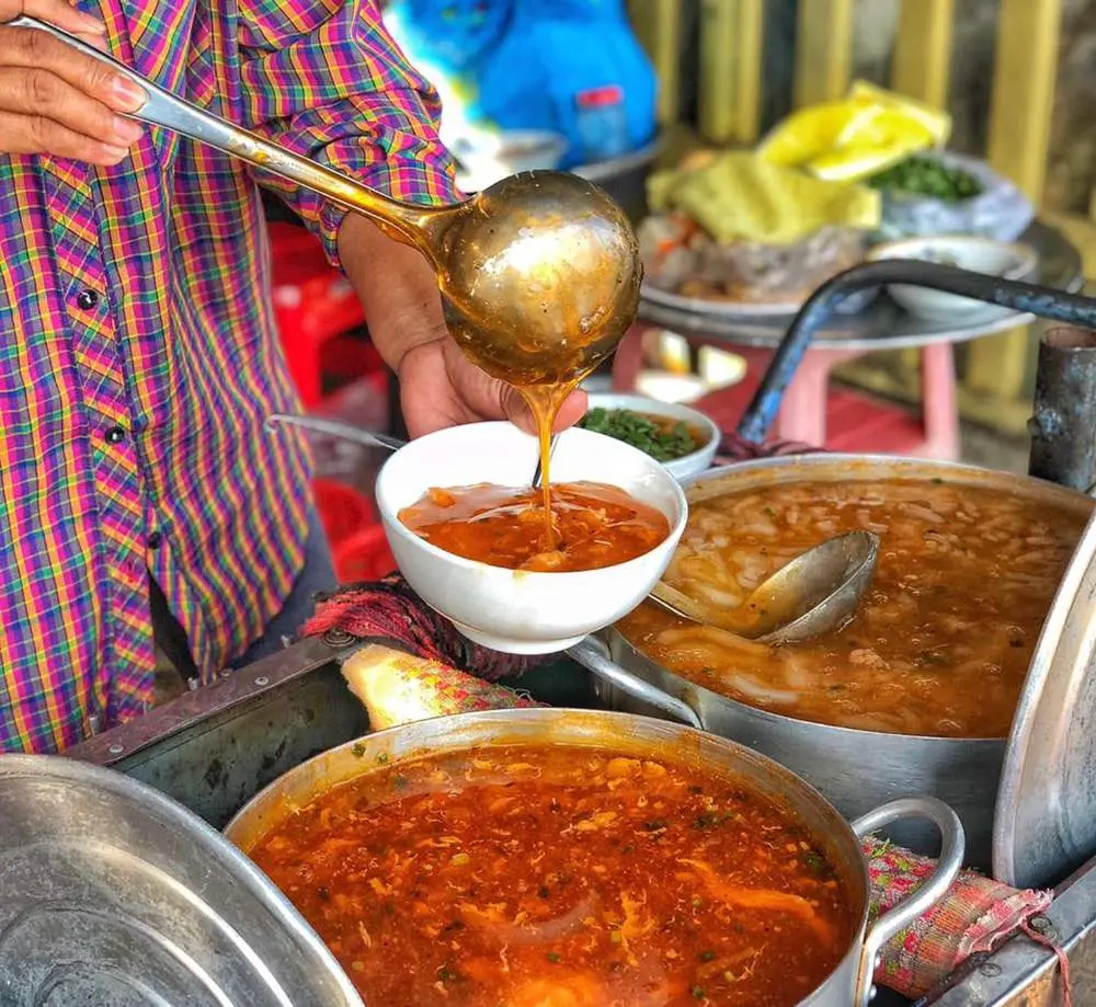 B&aacute;nh canh Nam Phổ - Đặc sản n&iacute;u ch&acirc;n du kh&aacute;ch khi đến Huế 9