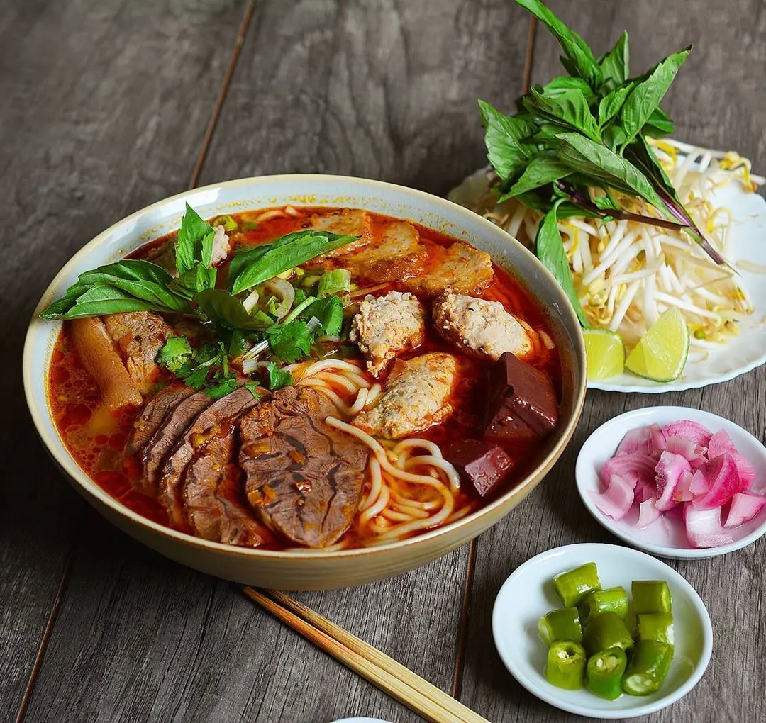 B&uacute;n b&ograve; Huế - 'N&agrave;ng thơ' của ẩm thực cố đ&ocirc; 4