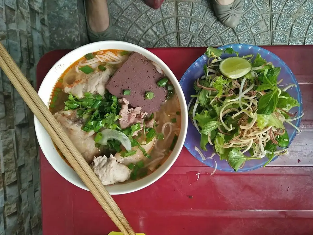 B&uacute;n b&ograve; Huế - 'N&agrave;ng thơ' của ẩm thực cố đ&ocirc; 7