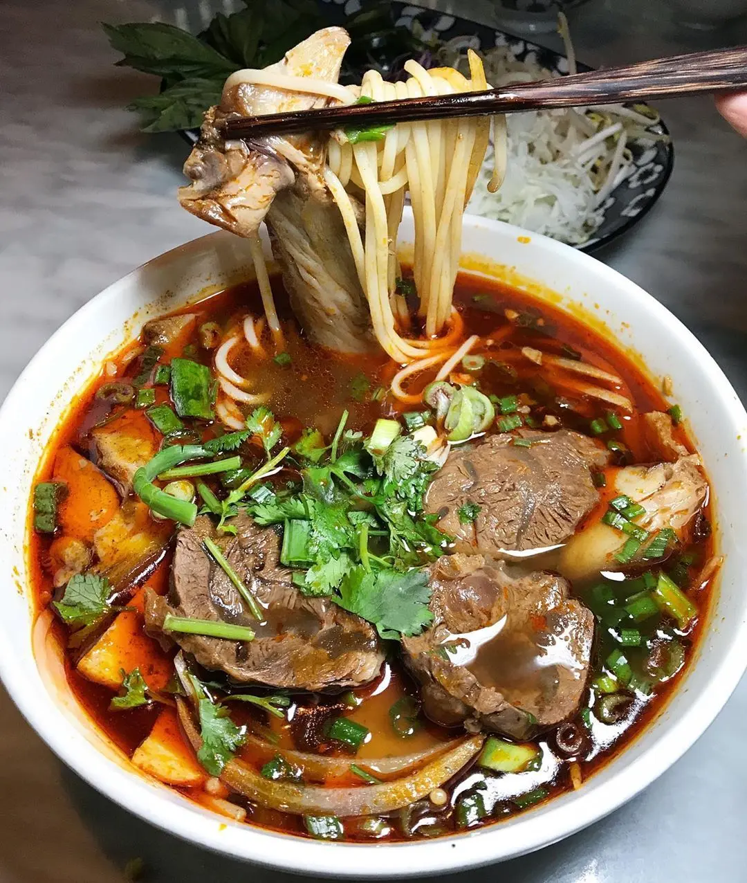 B&uacute;n b&ograve; Huế - 'N&agrave;ng thơ' của ẩm thực cố đ&ocirc; 3