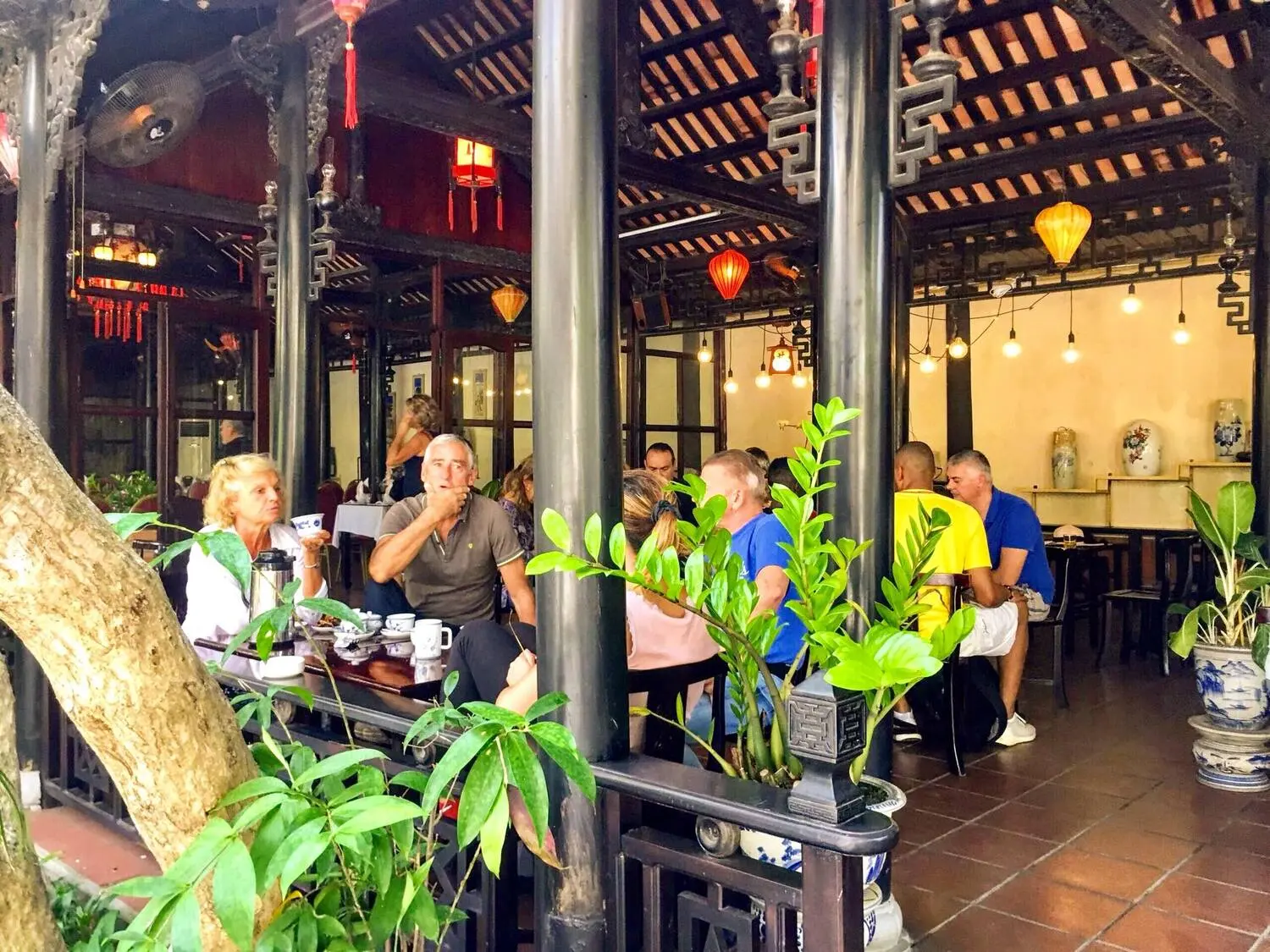 Cafe Nam Giao Ho&agrave;i Cổ - Qu&aacute;n c&agrave; ph&ecirc; cổ k&iacute;nh giữa l&ograve;ng cố đ&ocirc; Huế 10