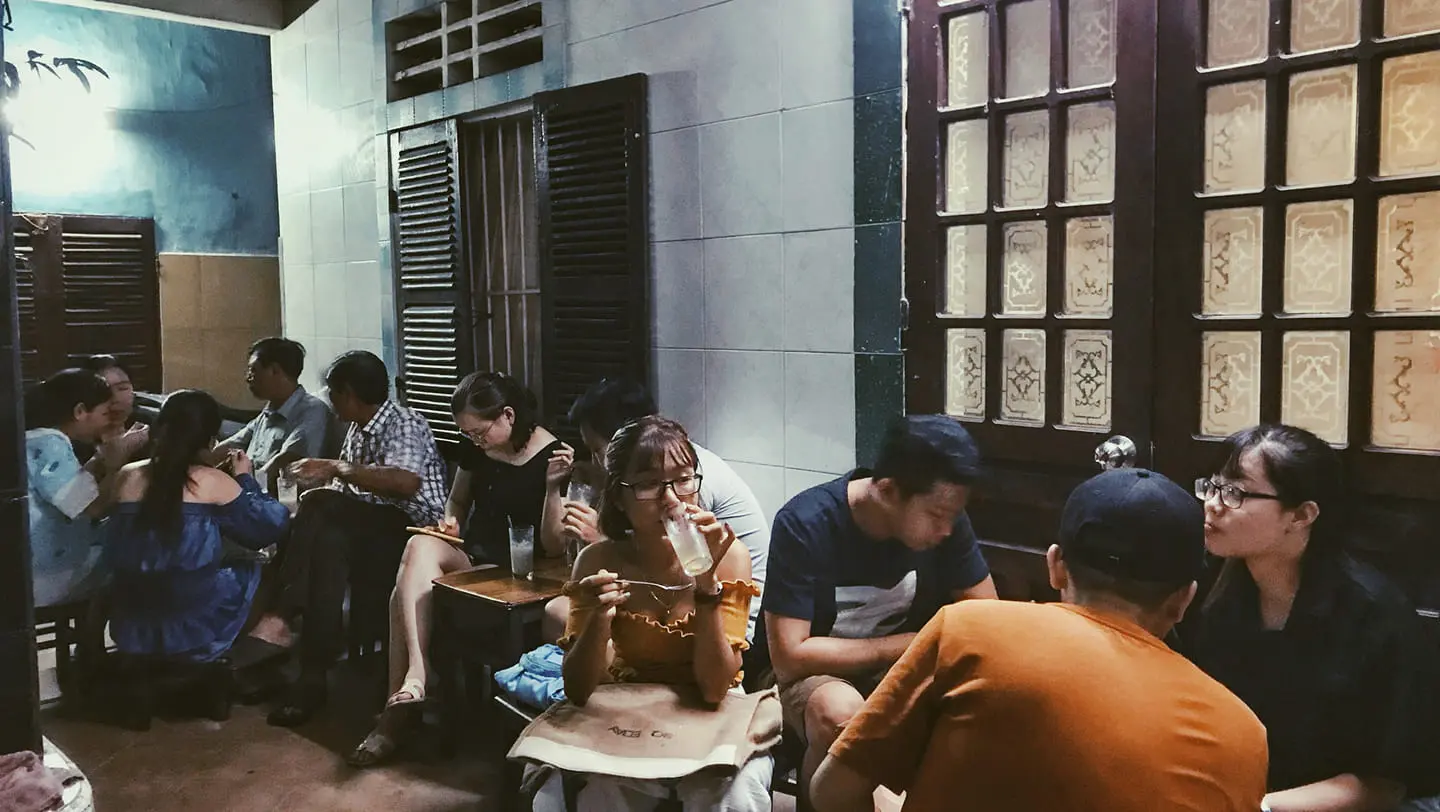 Ch&egrave; Hẻm H&ugrave;ng Vương - Ngọt ng&agrave;o lịm tim từ những ly ch&egrave; b&igrave;nh thường ở xứ Huế 3