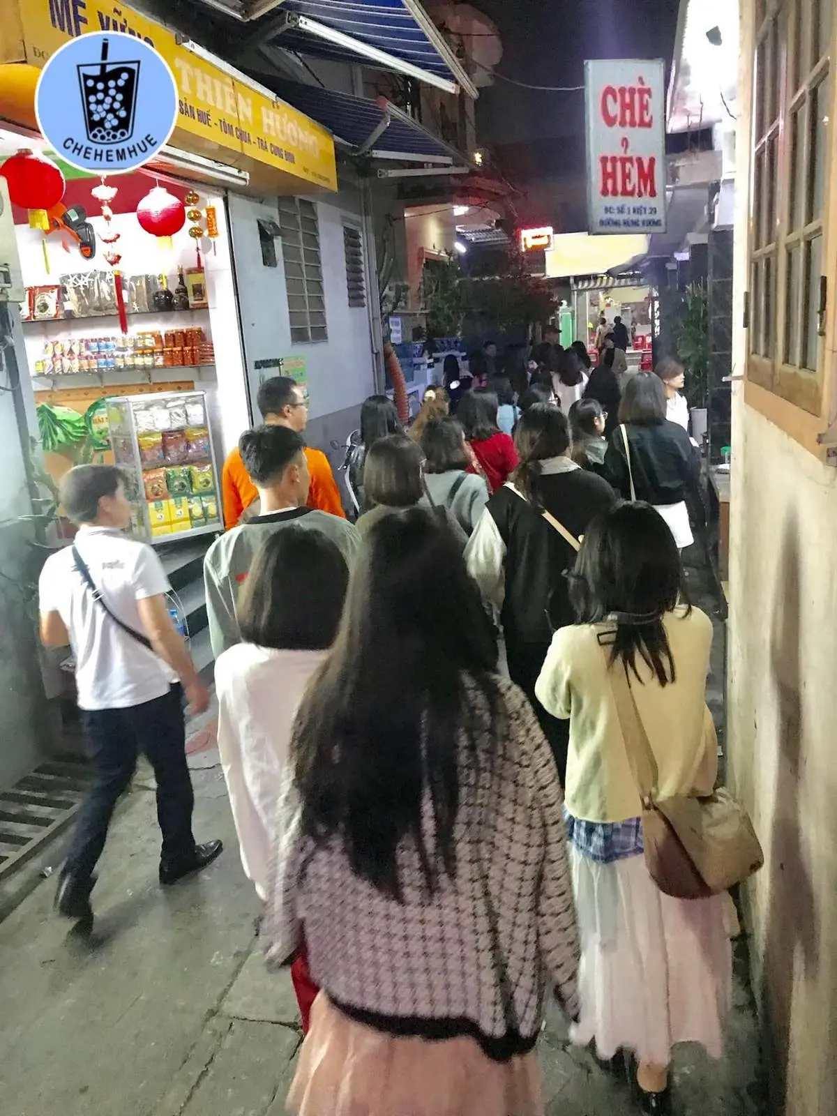 Ch&egrave; Hẻm H&ugrave;ng Vương - Ngọt ng&agrave;o lịm tim từ những ly ch&egrave; b&igrave;nh thường ở xứ Huế 2