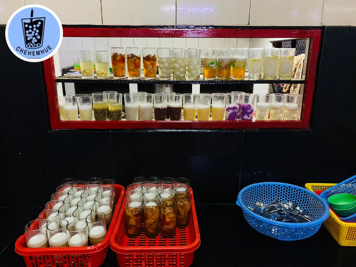 Ch&egrave; Hẻm H&ugrave;ng Vương - Ngọt ng&agrave;o lịm tim từ những ly ch&egrave; b&igrave;nh thường ở xứ Huế 7