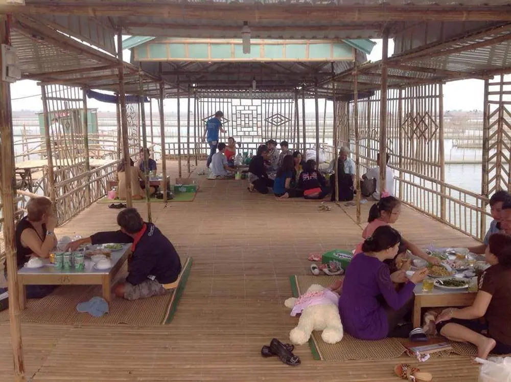 Đầm Chuồn Hương Qu&aacute;n - Nh&agrave; h&agrave;ng chuy&ecirc;n hải sản tại Huế 6