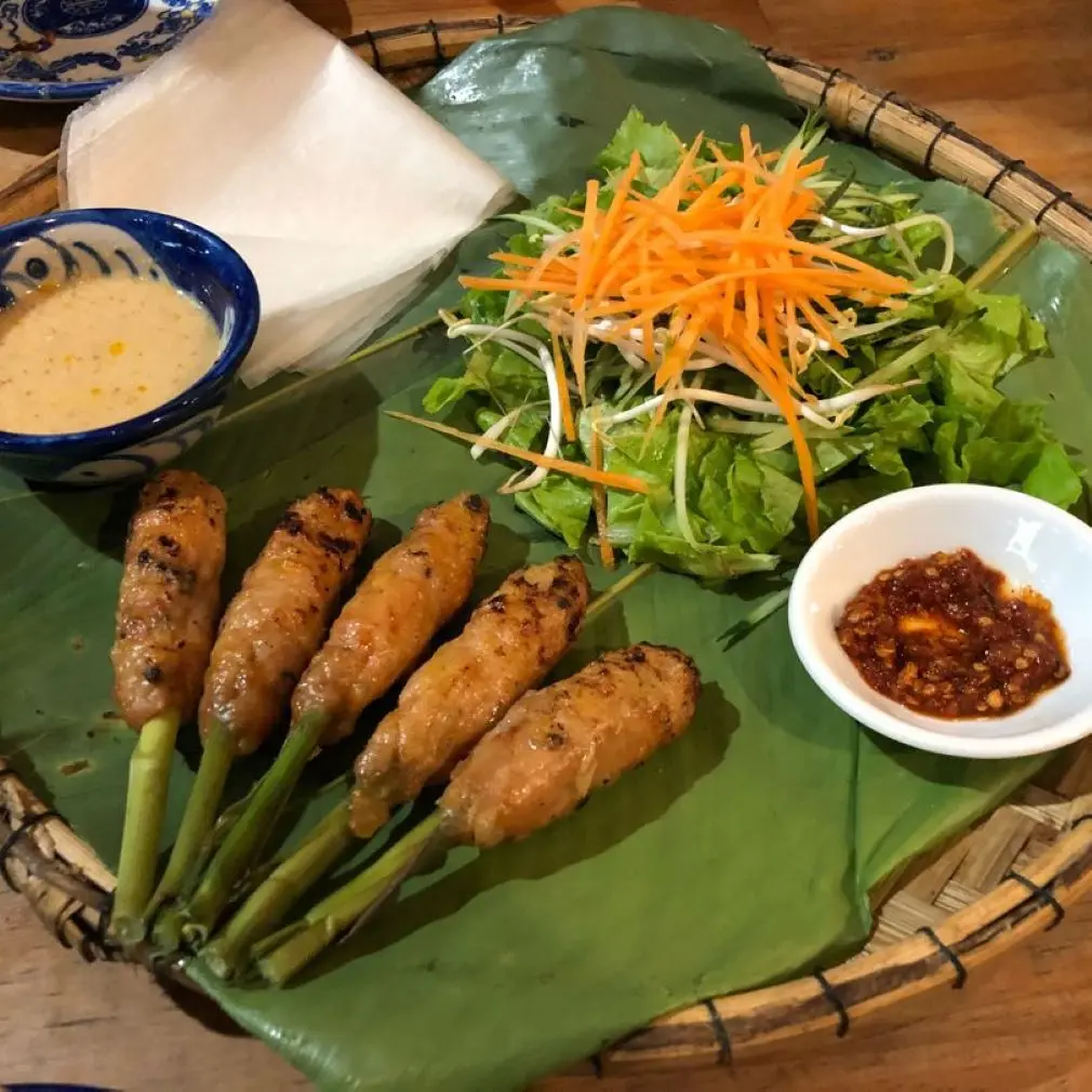 Đến Cố Đ&ocirc; phải thưởng thức m&oacute;n nem lụi Huế trứ danh 2