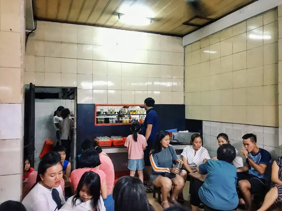 Đến Huế th&igrave; nhớ tạt ngang qu&aacute;n ch&egrave; Linh Lan l&acirc;u đời nhất ở đất Thần Kinh 5