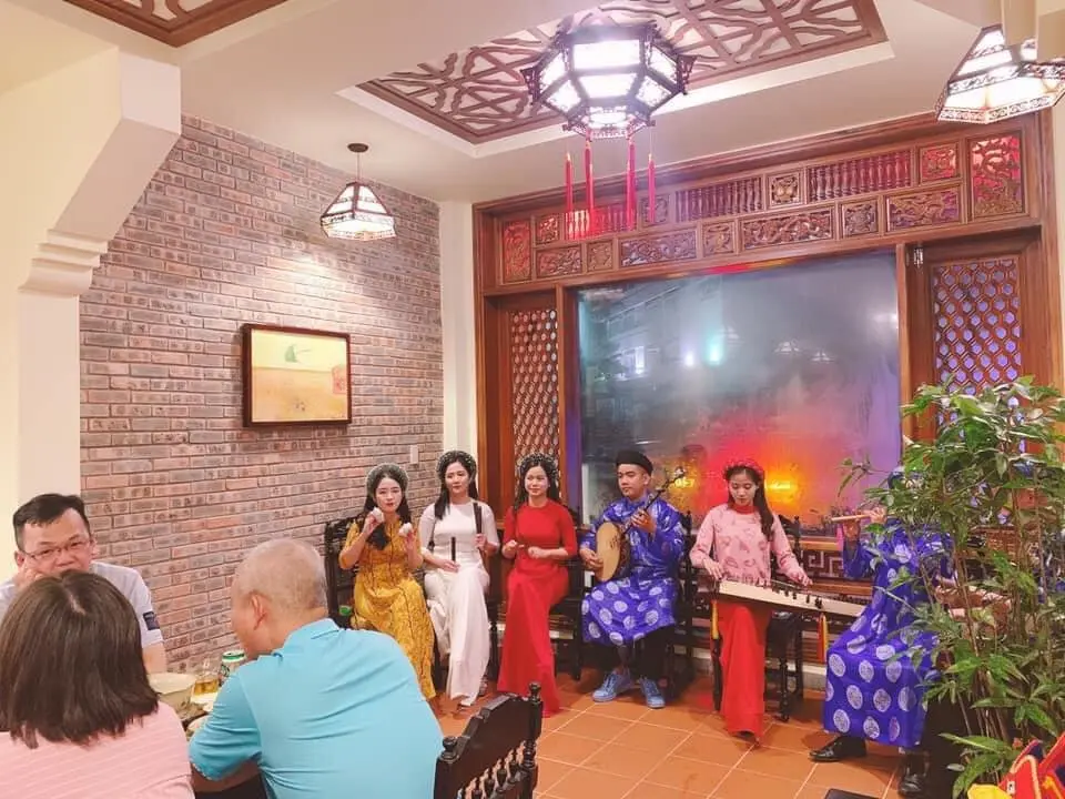 Đến nhà hàng Không Gian Xưa Huế trải nghiệm dùng bữa giữa nhà Rường cổ kính 7