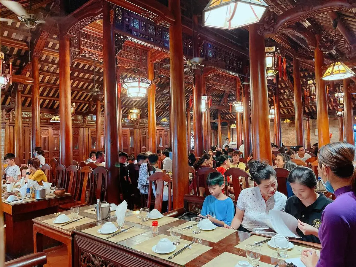 Đến nhà hàng Không Gian Xưa Huế trải nghiệm dùng bữa giữa nhà Rường cổ kính 3
