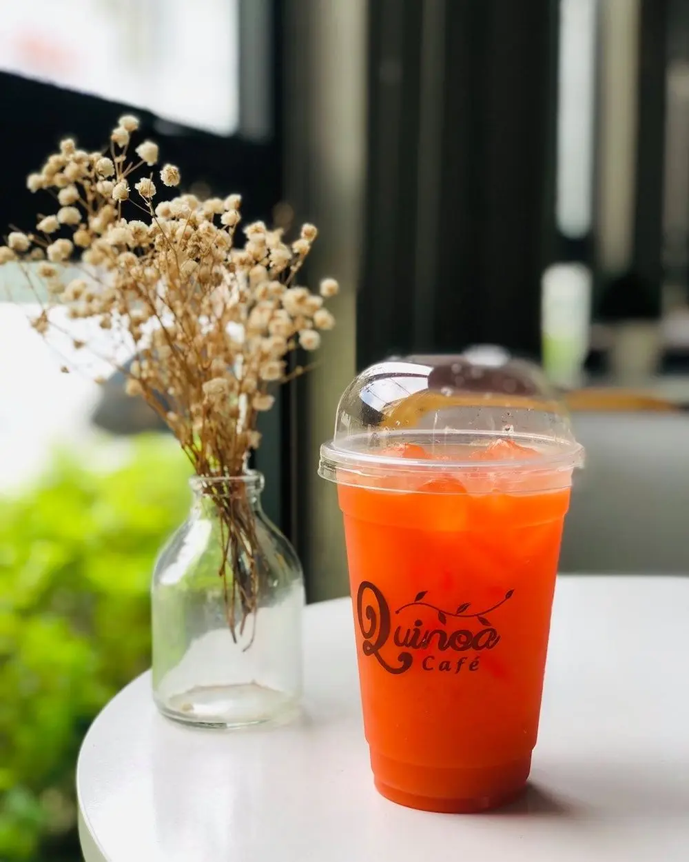 Dịch không vi vu nước ngoài được thì ghé Quinoa Café để có ảnh check-in như ở trời Tây 7