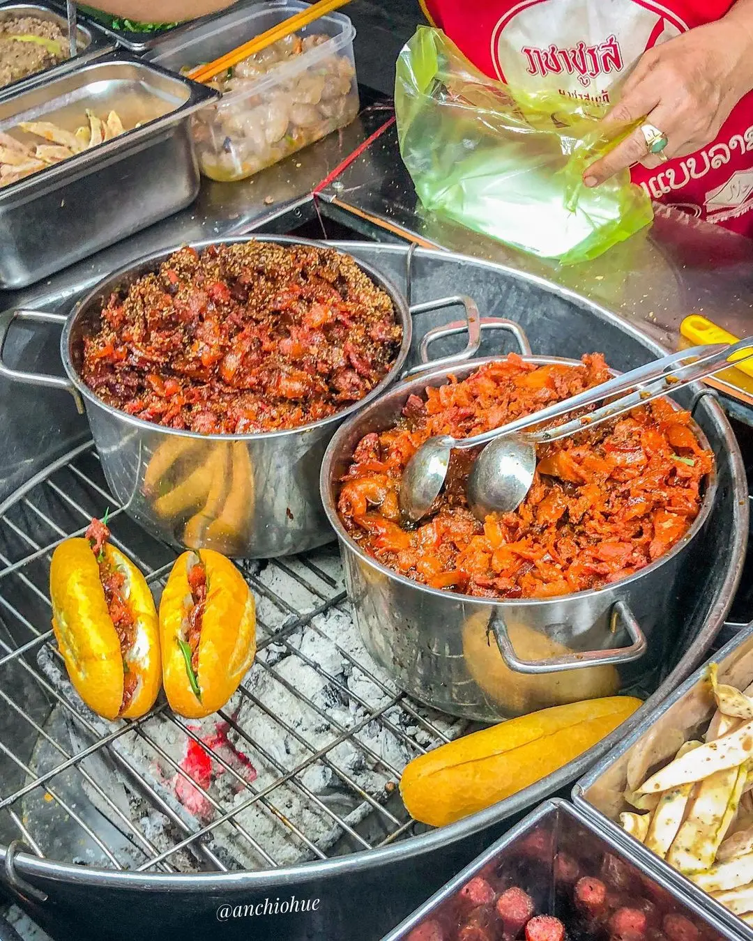 Điểm danh c&aacute;c m&oacute;n ăn đ&ecirc;m Huế cho hội c&uacute; đ&ecirc;m 4