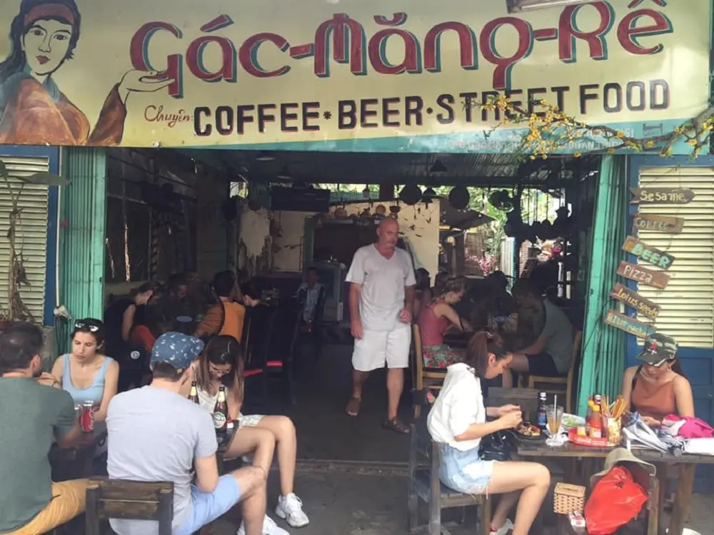 Gác Măng Rê - Quán cafe mang hơi hướng cổ điển của vùng đất Cố đô 3
