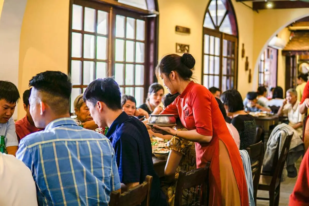 Gh&eacute; ngay Qu&aacute;n cơm Chạn để thưởng thức cơm ni&ecirc;u mang hương vị k&yacute; ức 5