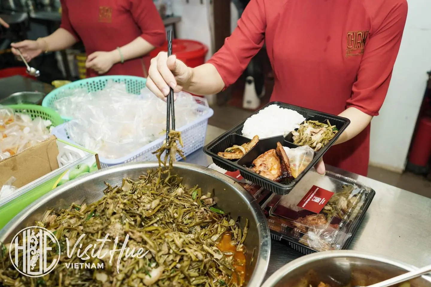 Gh&eacute; ngay Qu&aacute;n cơm Chạn để thưởng thức cơm ni&ecirc;u mang hương vị k&yacute; ức 9