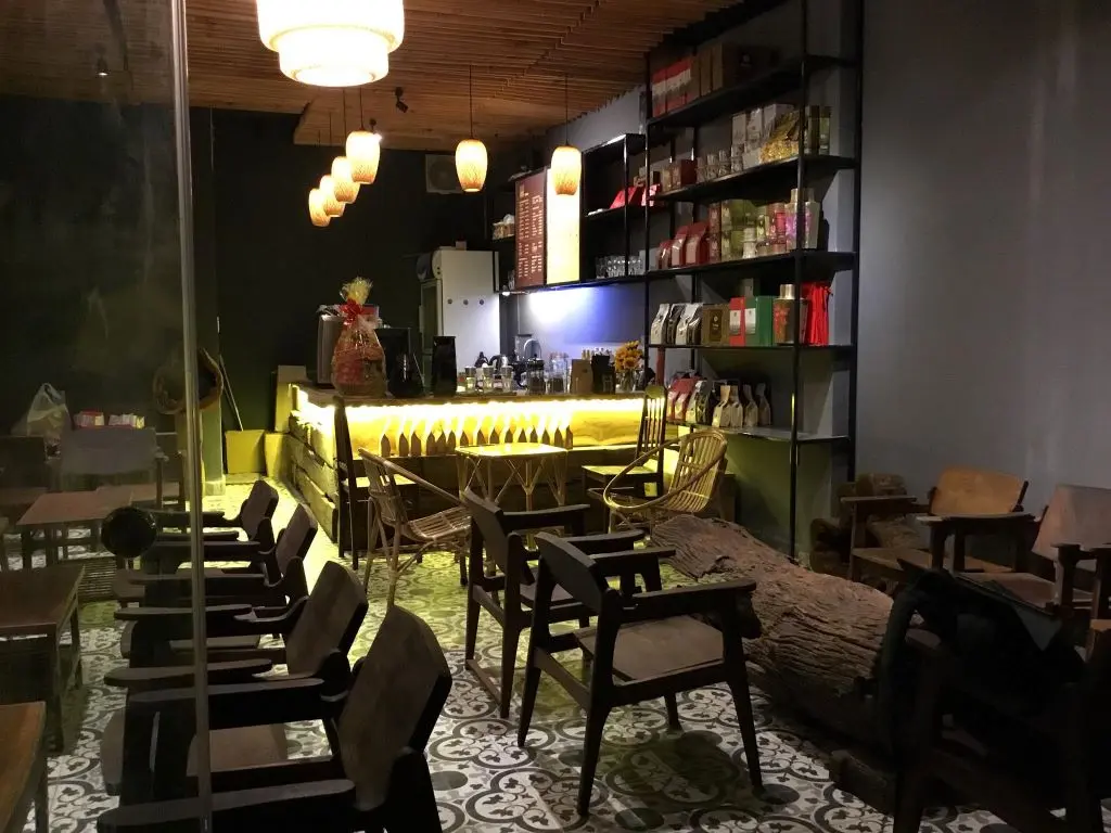 H&ograve;a v&agrave;o Hue Cafe Roastery để thưởng thức kh&ocirc;ng gian &acirc;m nhạc mộc mạc tại Huế 3