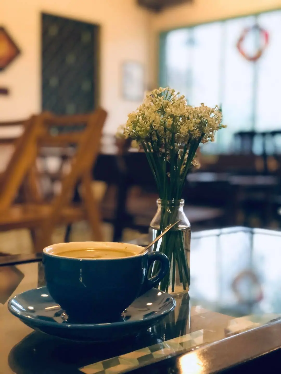 H&ograve;a v&agrave;o Hue Cafe Roastery để thưởng thức kh&ocirc;ng gian &acirc;m nhạc mộc mạc tại Huế 8