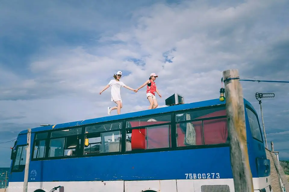 Khám phá Bus Café – Quán cà phê có view biển cực đẹp tại Huế 2