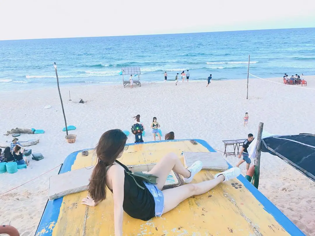Khám phá Bus Café – Quán cà phê có view biển cực đẹp tại Huế 5