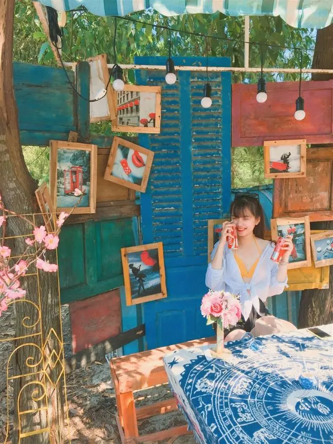 Khám phá Bus Café – Quán cà phê có view biển cực đẹp tại Huế 8