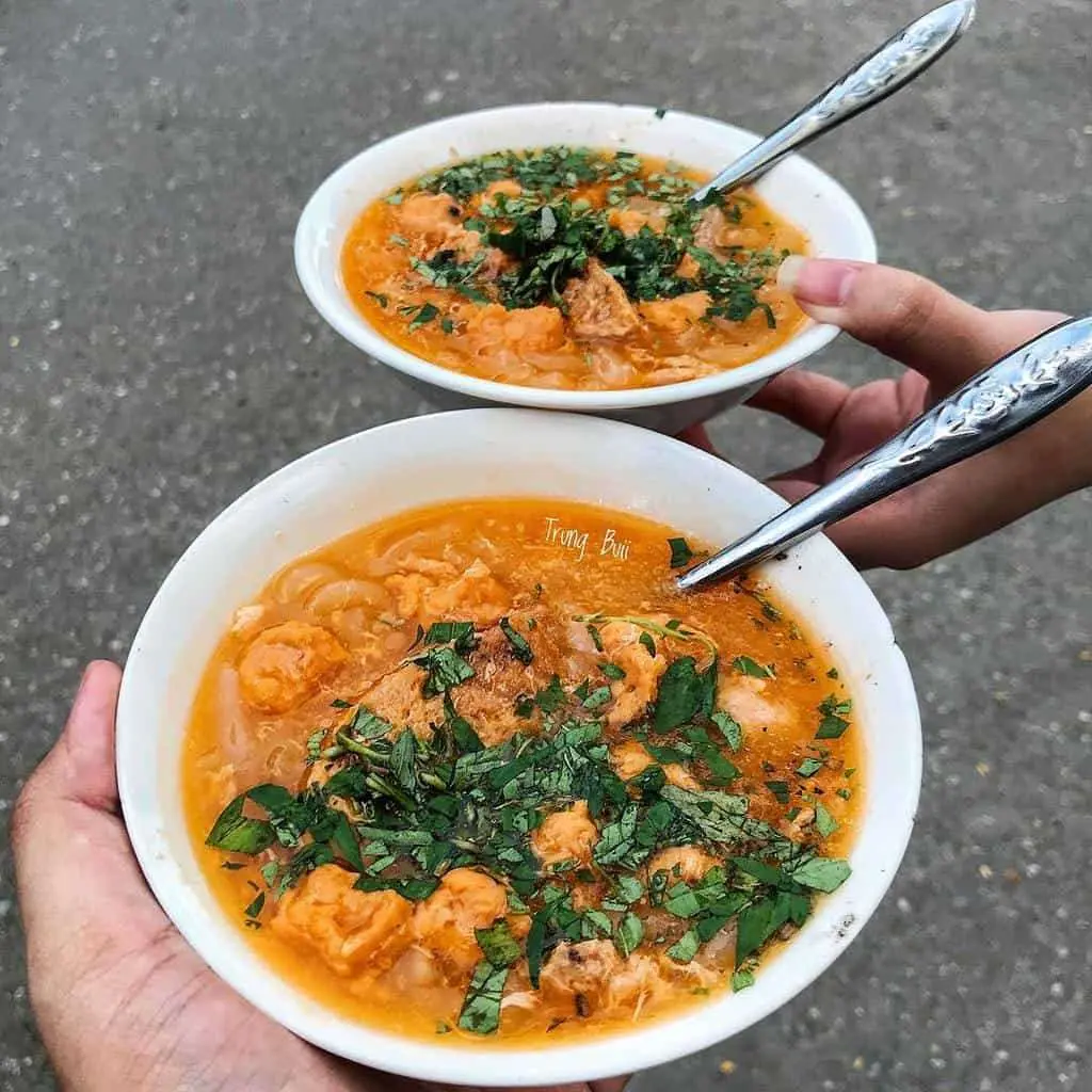 L&agrave; thi&ecirc;n đường của b&aacute;nh canh, nhưng đến Huế phải ăn B&aacute;nh canh cua mới đ&uacute;ng điệu! 3