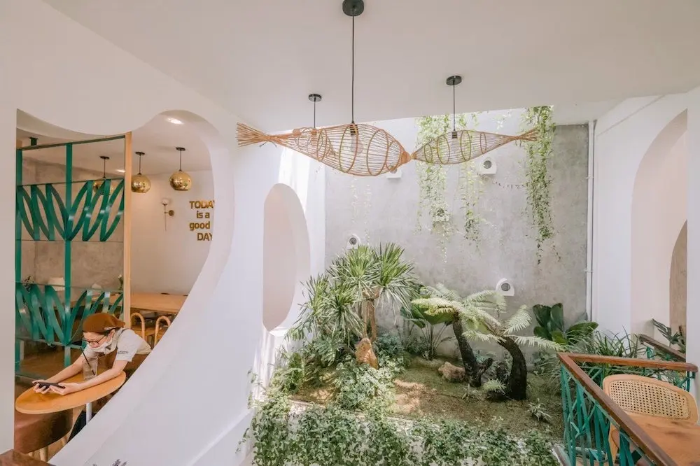 Mơ m&agrave;ng nước ngon, b&aacute;nh ngọt tại Gard&eacute;nia Coffee Bakery 3