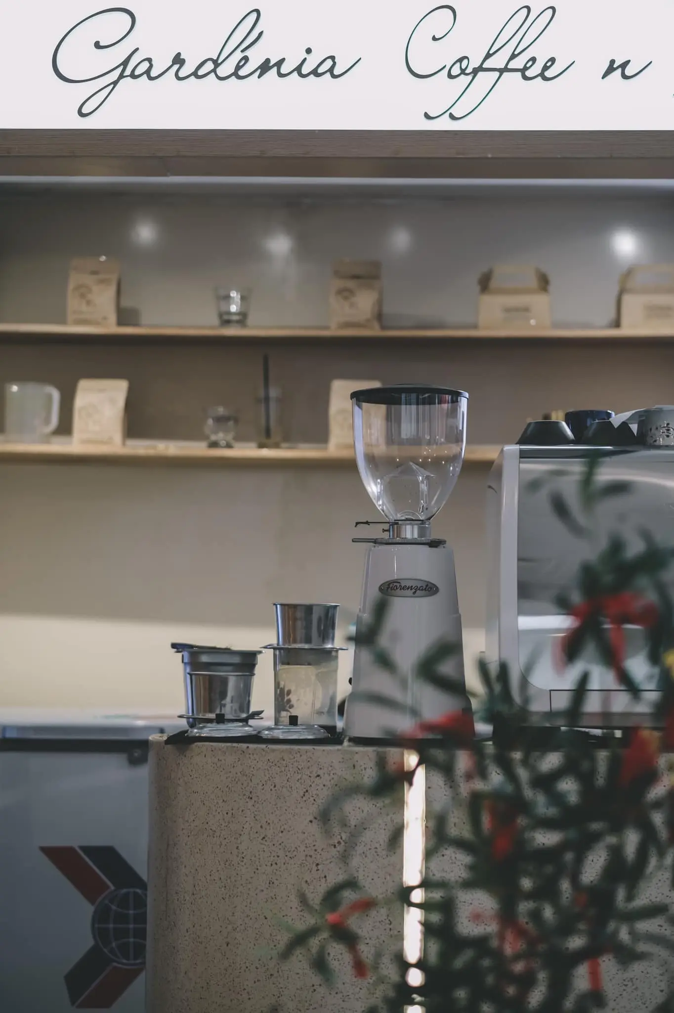 Mơ m&agrave;ng nước ngon, b&aacute;nh ngọt tại Gard&eacute;nia Coffee Bakery 4