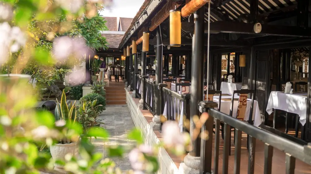 Nh&agrave; h&agrave;ng Nam Ch&acirc;u Hội qu&aacute;n - Một trong những nh&agrave; h&agrave;ng xuất hiện sớm nhất xứ Huế 5